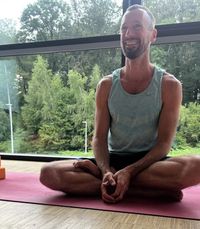 Yogalehrer Fabian Schläper