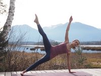 Sabrina Fitsch macht Yoga