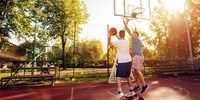 Basketballplatz, Basketball spielen